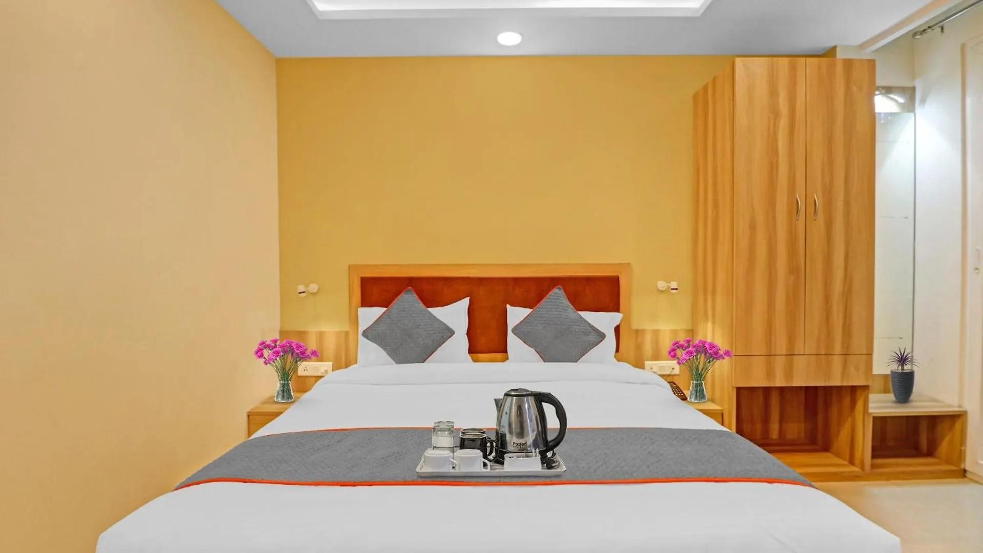 Hotel O Royal Residency Delhi  3*, Delhi (National Capital Territory of India)